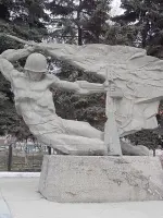 Памятник «Подвиг», Красная улица