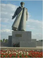Памятник маршалу Коневу на площади имени Конева, Россия, Киров, Ленинский район, улица Воровского
