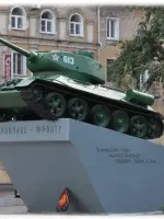 Танк Т-34, памятник героическому труду «Кировчане - фронту», Октябрьский проспект