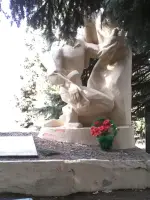 Стела погибшим односельчанам, Комсомольская улица