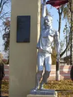 Сквер и памятник Незымаеву, Пролетарская улица