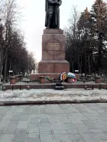 Памятник генералу Гуртьеву, Пионерская улица