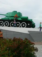 Памятник-танк в честь героических советских воинов-танкистов, принимавших участие в обороне и освобождении города Великие Луки, Россия, Псковская область, Великие Луки
