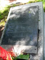 Памятник «Скорбящий воин со знаменем и автоматом», с. Жердево, роща Муром, Р-139