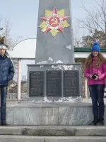 Памятник работникам улан-удэнского авиационного завода, погибшим в Великой Отечественной войне 1941-1945 гг., Россия, Республика Бурятия, Улан-Удэ, парк имени Жанаева