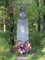 
        Аллея героев
      , улица Героев