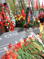 Монумент рабочим завода «Прогресс», павшим на фронтах Великой Отечественной войны 1941-1945 г.г. (Приморский край, город Арсеньев), Россия, Приморский край, Арсеньев, Калининская улица