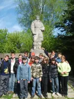 Памятник Герою Советского Союза Алексею Тихоновичу Севастьянову, Россия, Тверская область, Лихославльский район, деревня Первитино