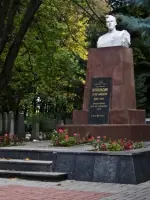 Памятник Герою Советского Союза полковнику Перекальскому С.Н., улица Красный Октябрь