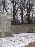 Памятник «Уничтожившим гитлеризм», ulica Krakowskie Przedmieście