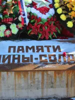 Памятник машине-солдату, шоссе Дорога Жизни