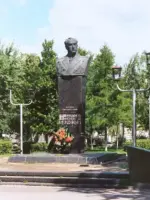 Памятник Маршалу Советского Союза С.С.Бирюзову, улица Орджоникидзе