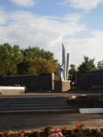 Памятник воинам-освободителям «Братская могила», улица Победы
