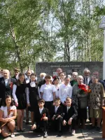Памятник погибшим учителям и ученикам школы № 11, улица Гоголя