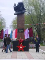 Памятник лётчику – герою Советского Союза Елькину Валентину Ивановичу, Россия, Пермский край, Березники, Усолье, улица Елькина