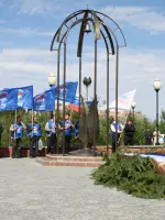 Памятный знак «Всем убиенным от благодарных живых», улица Автомобилистов