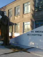 Памятник «Воину-солдату», Школьная улица