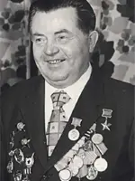 Мемориальная доска Герою Советского Союза Павлову Якову Федотовичу, Россия, Новгородская область, Великий Новгород, Торговая сторона, Щитная улица