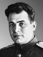 Мемориальная доска Герою Советского Союза Ивану Даниловичу Черняховскому, Россия, Новгородская область, Великий Новгород, Софийская сторона, улица Черняховского