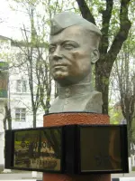 Бюст Героя Советского Союза летчика-испытателя полковника Ивана Евграфовича Федорова, проспект Мира