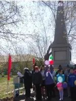 Памятник погибшим односельчанам в годы Великой Отечественной войны села Красного Чановского района Новосибирской области, Россия, Новосибирская область, Чановский район, село Красное