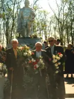 Памятник погибшим воинам-землякам в Великой Отечественной войне 1941-1945 г.г. в хуторе Красночервонном, Россия, Ставропольский край, Новоалександровский район, хутор Красночервонный