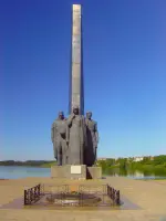 Монумент боевой и трудовой славы режевлян, Советская улица
