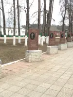 Мемориальный комплекс - монумент советского воина, аллея Героев Советского Союза, танк Т-34, памятник павшим, Варшавское шоссе
