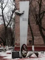 Памятник летчику-герою Е.В. Михайлову, улица Михайлова