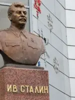 Бюст советского политического, государственного, военного и партийного деятеля Иосифа Виссарионовича Сталина, улица Чернышевского