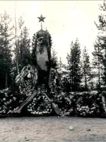 Братская могила, Россия, Республика Карелия, Сегежский район, поселок городского типа Надвоицы