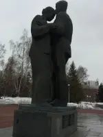 Скульптурная группа "Прощание", площадь Победы