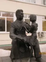 Памятник Василию Ивановичу Чуйкову, улица Юных Ленинцев