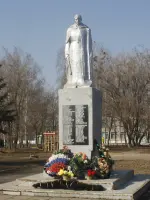 Памятник односельчанам села Новогремячье Хохольского района Воронежской области, Россия, Воронежская область, Хохольский район, село Новогремяченское