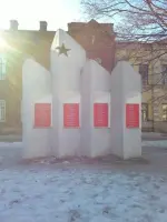 Памятник выпускникам школы, погибшим в Великой Отечественной войне, улица Пушкина