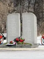 Мемориальный комплекс в Парке Победы, Театральная улица