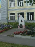 Памятник в честь погибших учителей и учащихся школы № 3 (80) в годы Великой Отечественной войны, улица Толстого