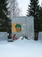 Стела погибшим воинам в годы Великой Отечественной войны, Россия, Пермский край, Ильинский район, поселок Ильинский, улица Сюзёва
