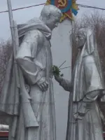 Памятник «Солдат и мать», Кооперативная улица