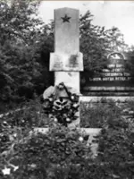 Памятник погибшим учителям и ученикам школы №1 г. Ленска, улица Каландарашвили