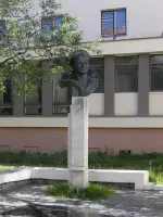 Дом детского творчества имени Саши Ковалёва и памятник юнге Северного флота., улица Головко