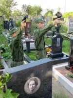Могила Ольги Михайловны Лисиковой, Россия, Санкт-Петербург, Фрунзенский район