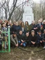 Памятник жителям блокадного Ленинграда, Россия, Ленинградская область, Всеволожский район, деревня Новосаратовка