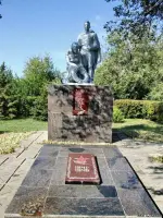 Братская могила воинов ВОВ – г. Волгодонск, Ростовская область, Россия, Ростовская область, Волгодонск, Ноябрьский переулок
