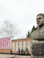 Посвящение Герою Советского Союза Кайманову Никите Фадеевичу в г. Нижнекамск РТ, улица Кайманова