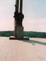 Стела "Слава героям фронта и тыла", улица Свердлова