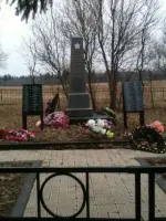 Памятник воинам дивизии народного ополчения г. Ленинграда, Россия, Ленинградская область, Кингисеппский район, деревня Мануйлово