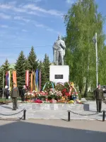 Памятник солдату-земляку, Школьная улица