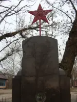 Памятник воинам-героям, погибшим в Великую Отечественную войну, Школьная улица