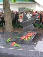 Школьный обелиск "ВОИНАМ - ГОРЬКОВЦАМ", улица Дзержинского